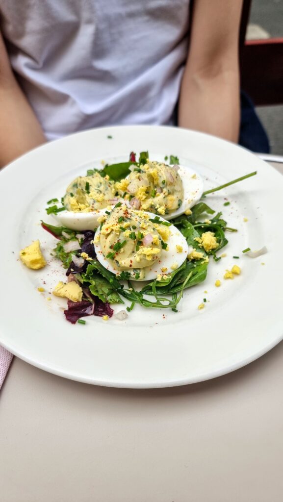 Où manger des oeufs mayo sur Paris? Voyageretbienmanger.com